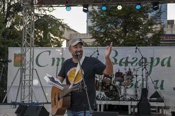 Стефан Вълдобрев ходил в училище с китарата