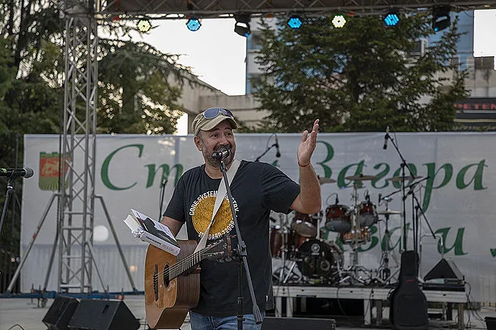 Стефан Вълдобрев ходил в училище с китарата