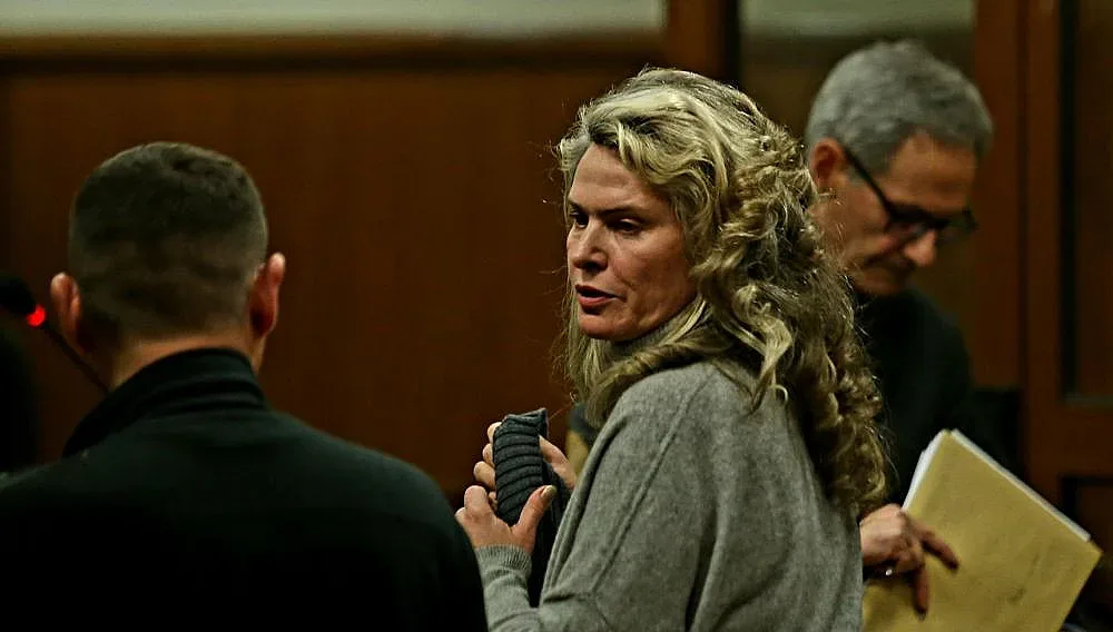 Извънредно! Привикаха в полицията жената на Божков