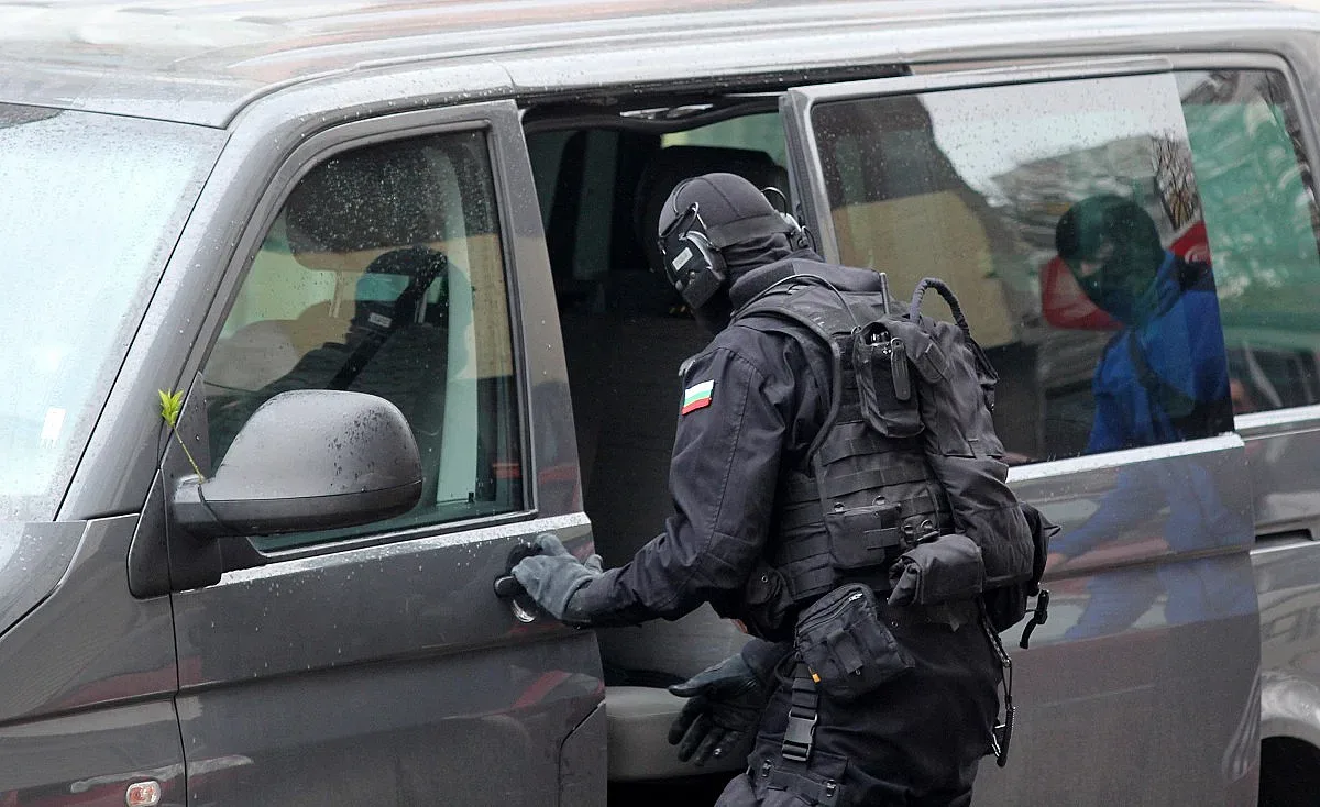 Полиция подгони бандити в 4 столични квартала