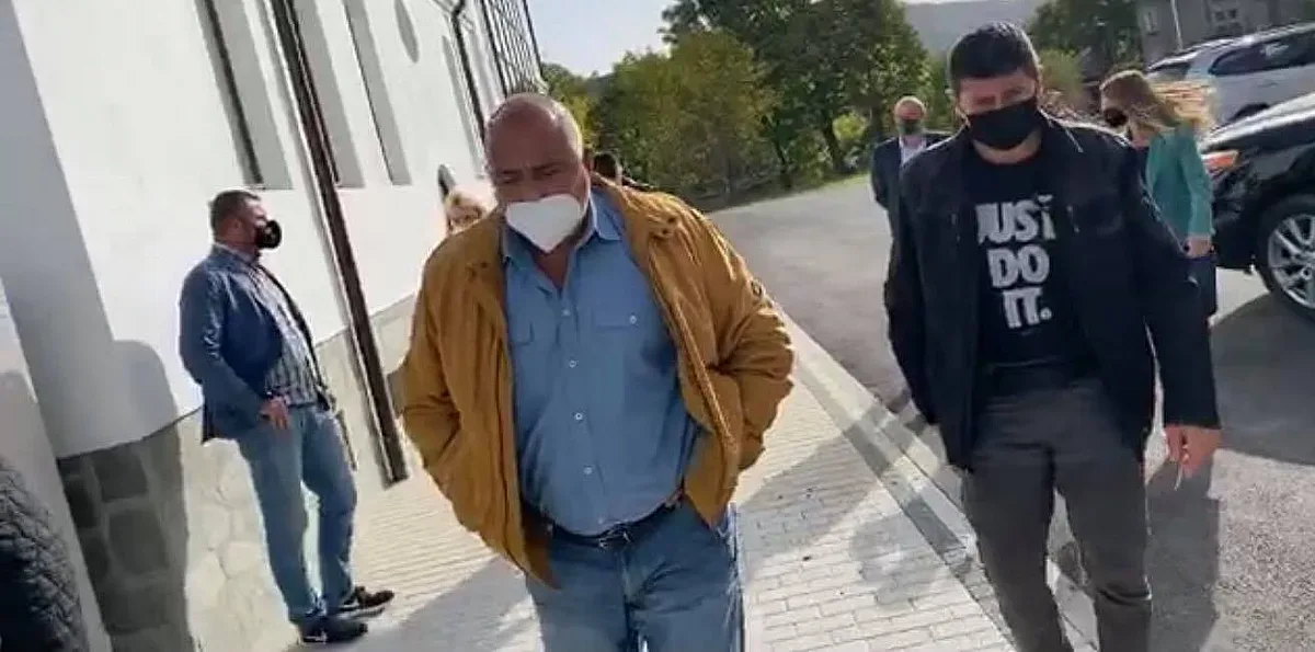 Борисов и Дончев на църква в Габрово