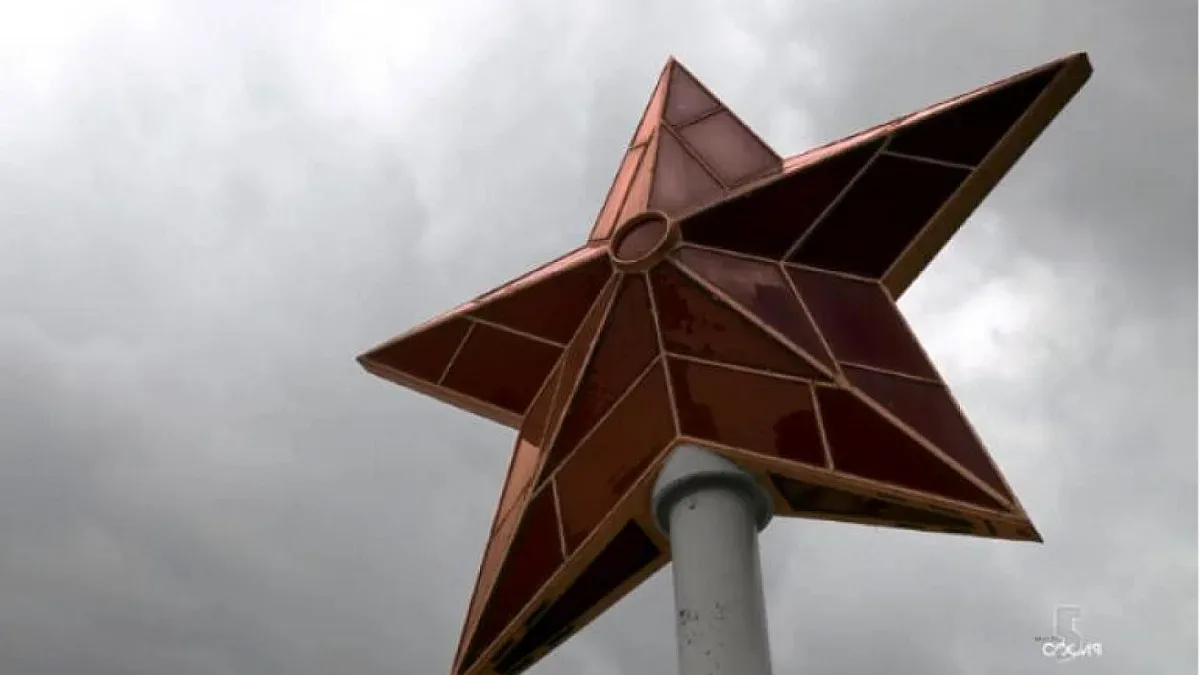 След 30 г. Какво се случи с петолъчката над Партийния дом