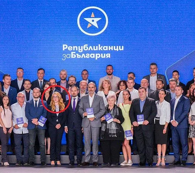 Дъщеря на чалга певица отиде при Цветанов