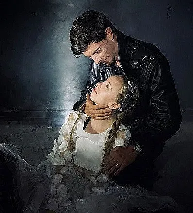 Отличник с „Икар“ се раздвоява в Театър Азарян