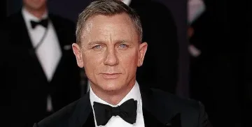 Пак отлагат Джеймс Бонд 25
