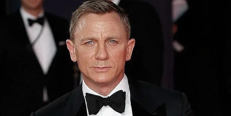 Пак отлагат Джеймс Бонд 25