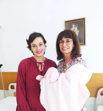 Две актриси - приятелки родиха в един и същи ден