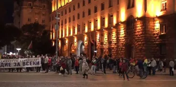 Камерен хор пее за оставка след доклада