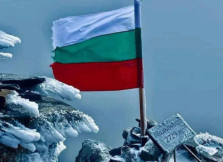 Първи сняг. Мальовица побеля /СНИМКИ/