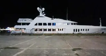 Яхти за милиони акостират във Варна