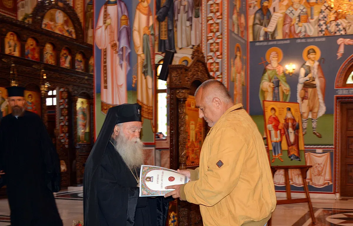 Глобяват Борисов, БСП и Цветанов заради маски