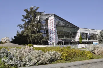 НХК придобива модерен вид, ремонтните дейности продължават