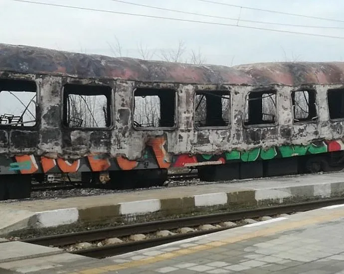 Пламна влак, 50 евакуирани