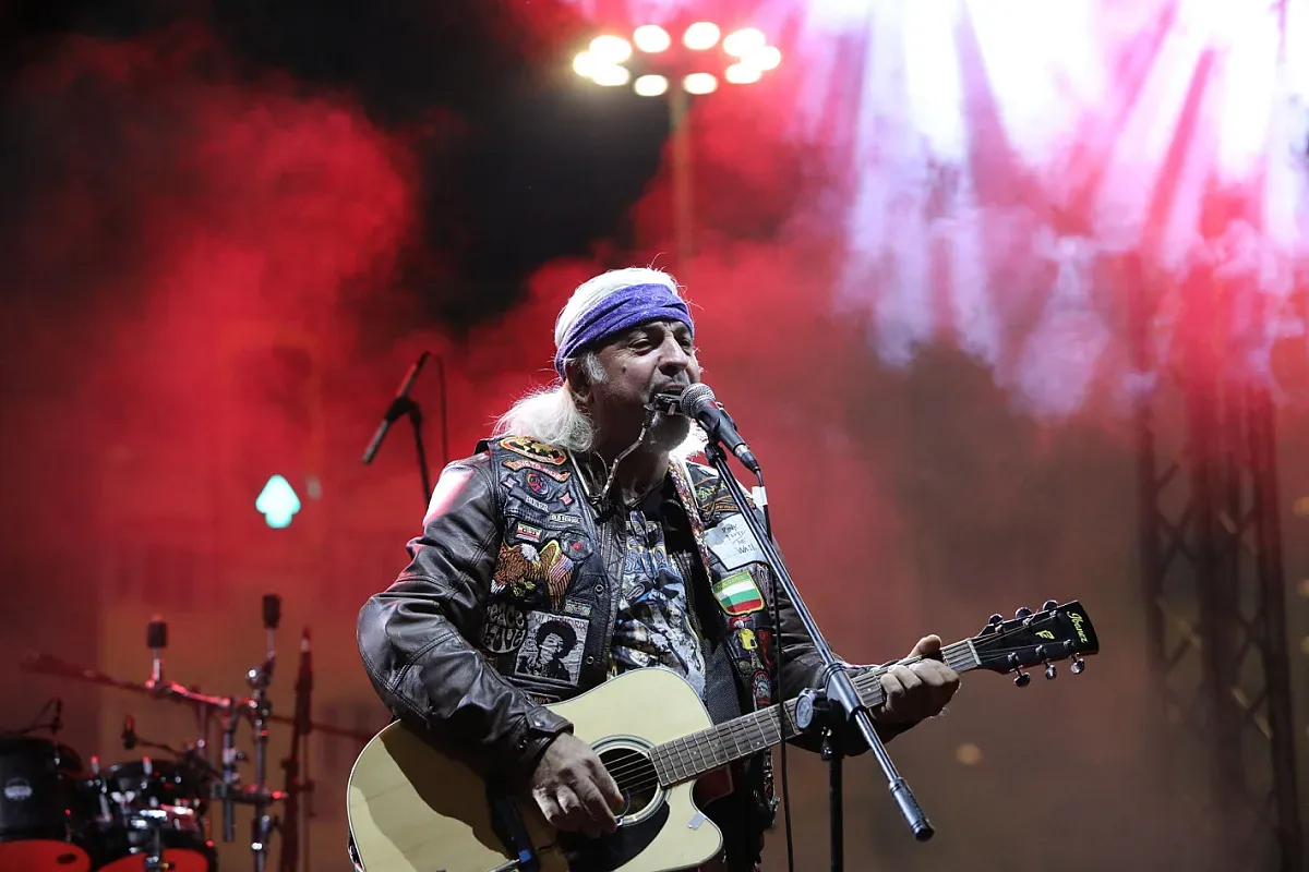 Дръпнаха килимчето на Отровното трио