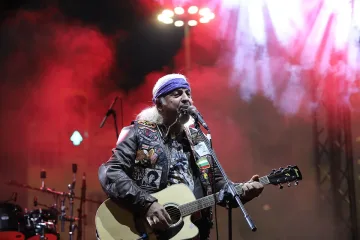 Дръпнаха килимчето на Отровното трио