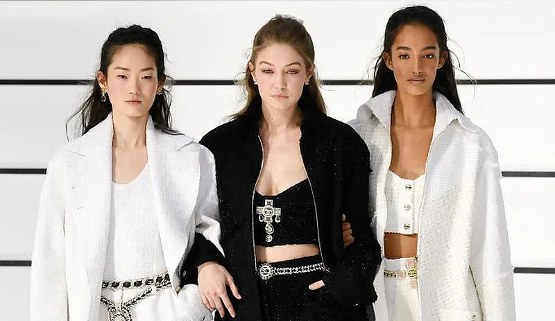 Париж става "фигитален" град на модата