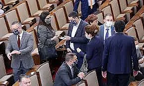 Разрешиха на болнични шефове да преподават във вуз
