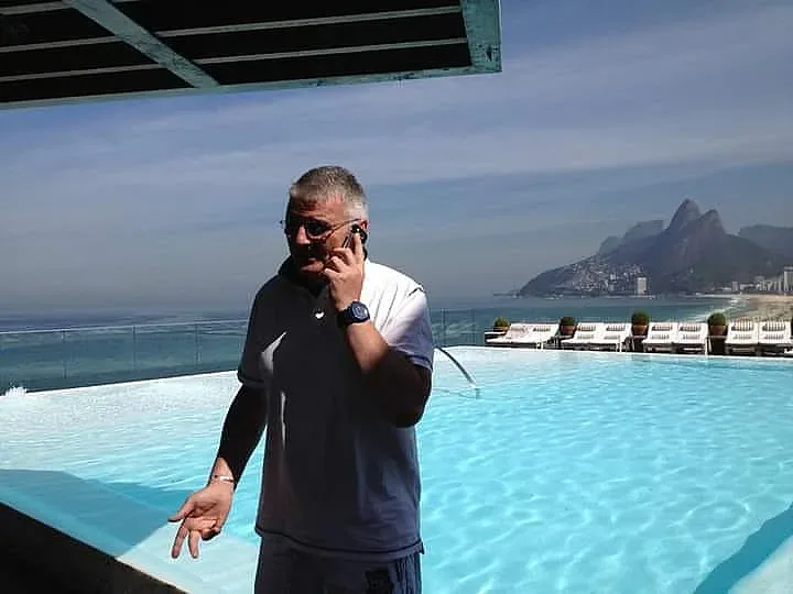 Плеймейтките страдат за БГ Хефнър