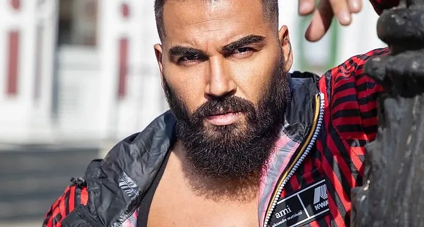 Азис се изрепчи на хейтърите