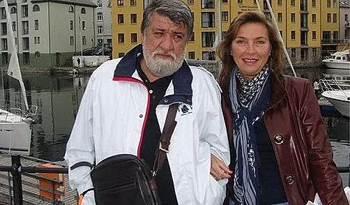 Вежди разказа за първата си любов