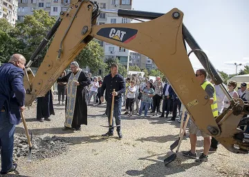 Със символична първа копка стартира ремонтът на „Руския пазар“
