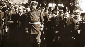 Заради Независимостта Фердинанд се крие в тоалетна