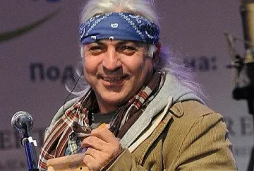 Гледаме Васко Кръпката, Шарл Азнавур и Ленърд Коен