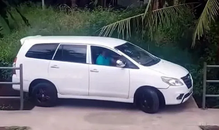 За блондинки. Вижте перфектното паркиране/ВИДЕО/