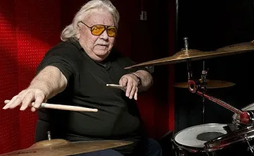 Почина барабанистът на "Юрая Хийп"