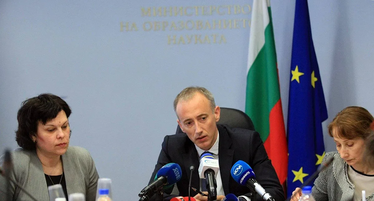 Вълчев бесен на събирането на пари в училищата