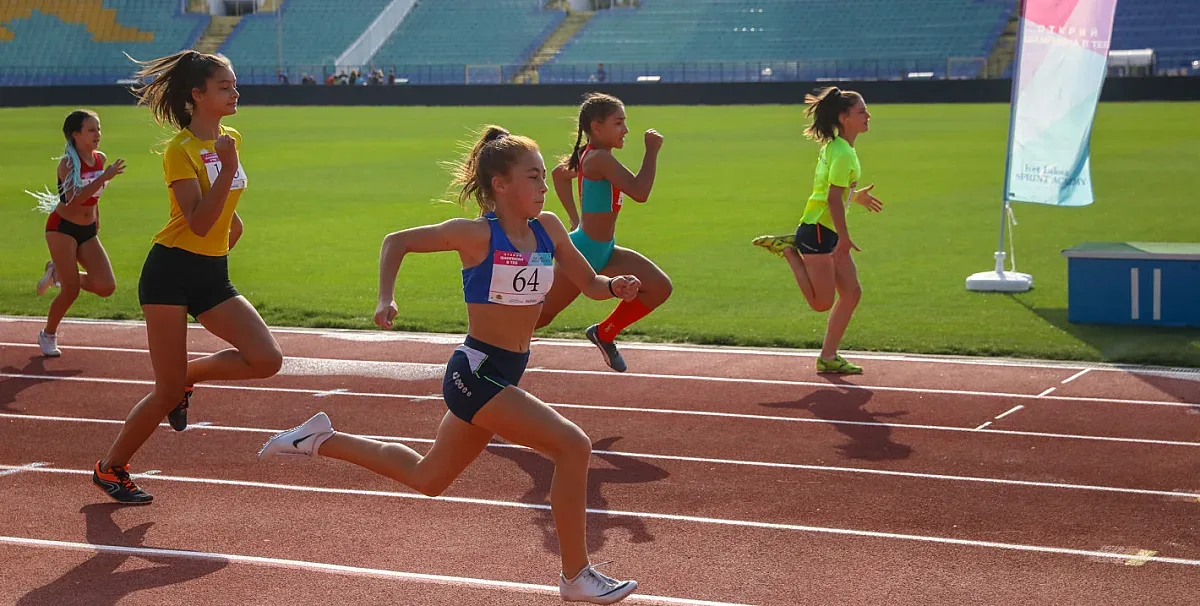 Ивет Лалова зарадва 250 деца