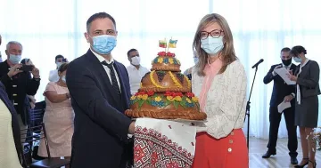 Захариева се срещна с българи в Украйна