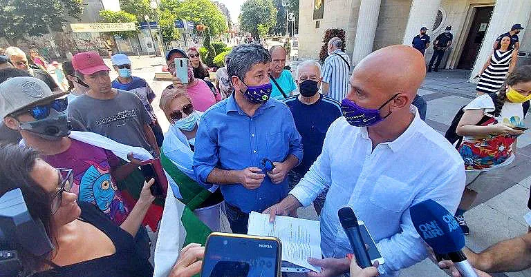 След кабинета - клатят и съдебната система