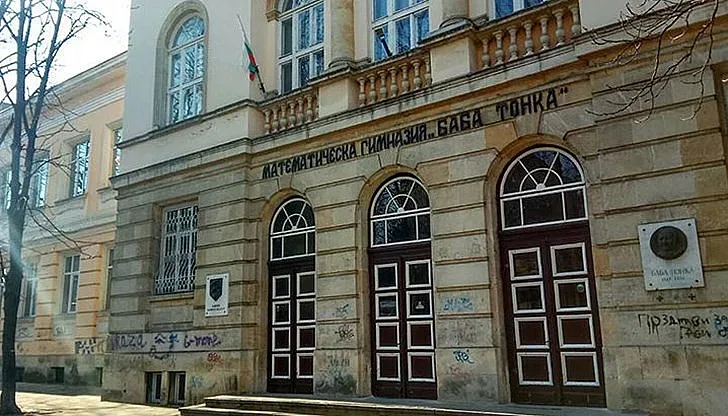 Намериха 39 контактни на заразения ученик от Русе