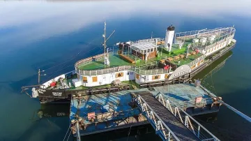 Пускат ремонтирания параход "Радецки"