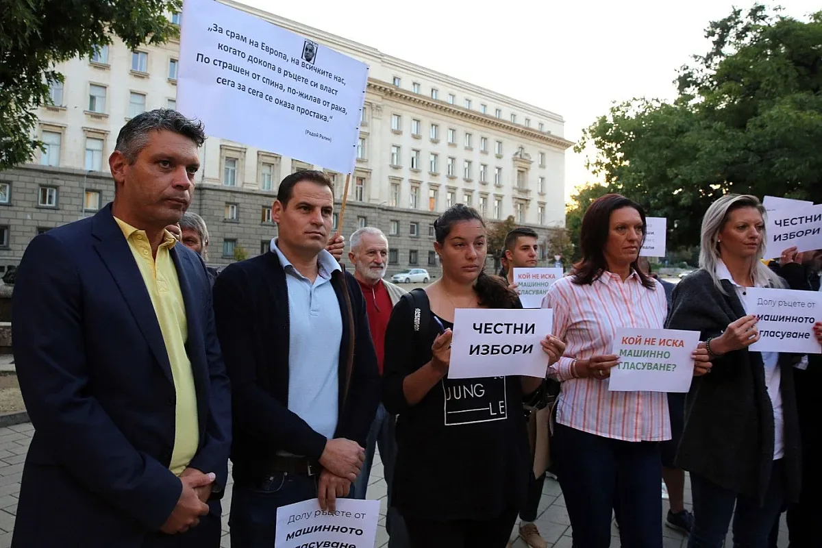 Полиция обгради парламента /ОБНОВЕНА/