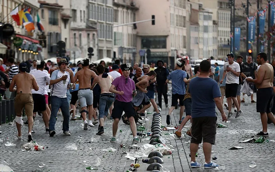 Жесток футболен бой изуми Европа