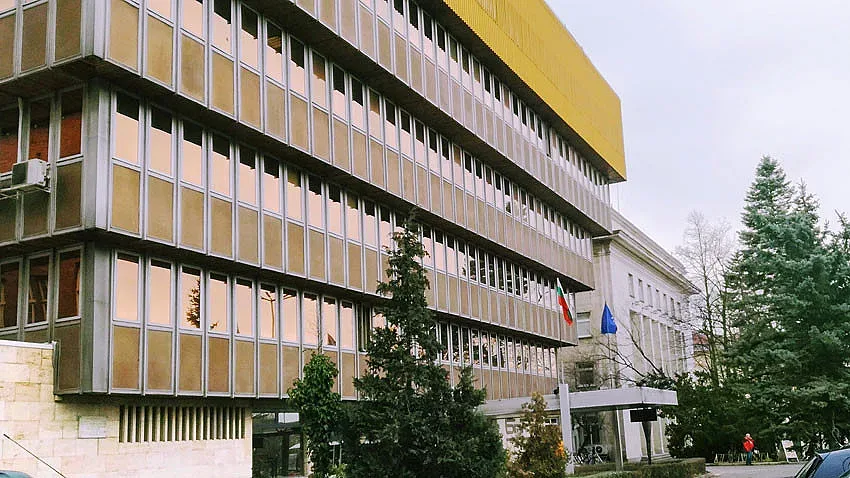 Какво става? Три държавни медии излизат на улицата