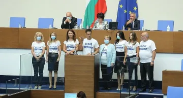 Депутатите от ВОЛЯ скочиха в защита на лидера си