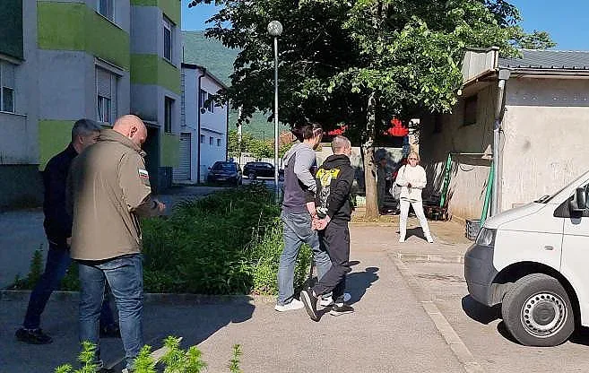 Първи подробности за акцията на ДАНС. Има задържани