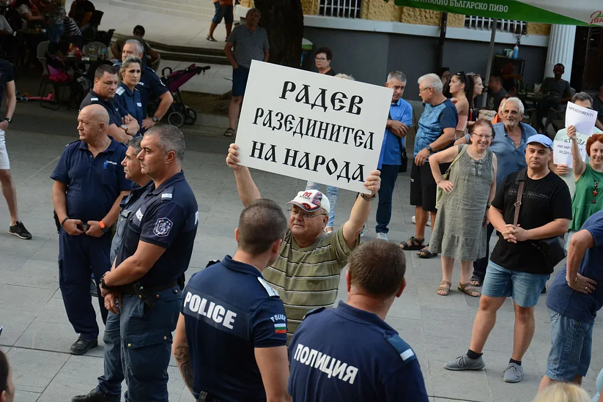 Контрапротести: Радев,оставка!