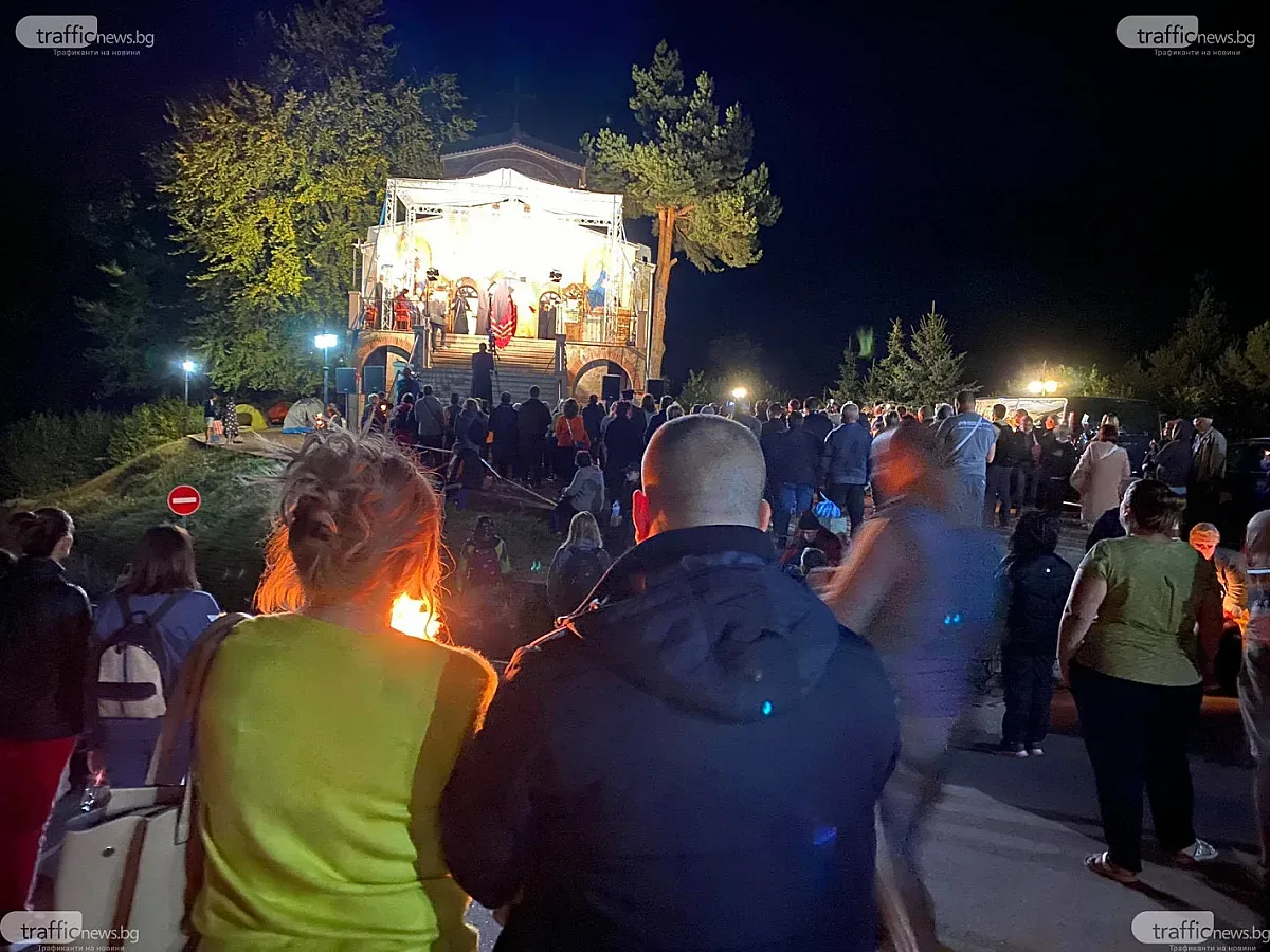 Хиляди се молят на Кръстова гора