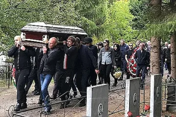 Пищно погребение за Царя на крадците