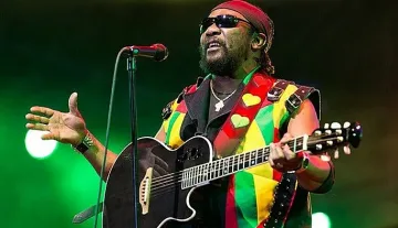 Почина бащата на регето