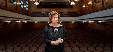 Нева Кръстева се завръща