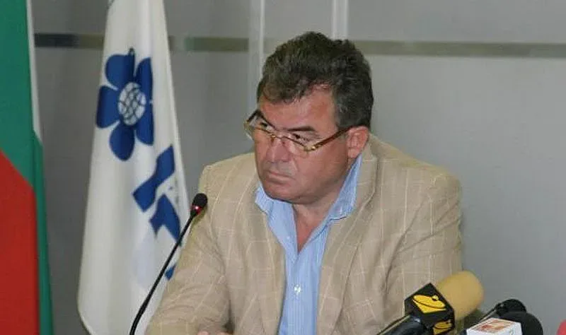 Богомил Бонев изригна срещу Елена Йончева