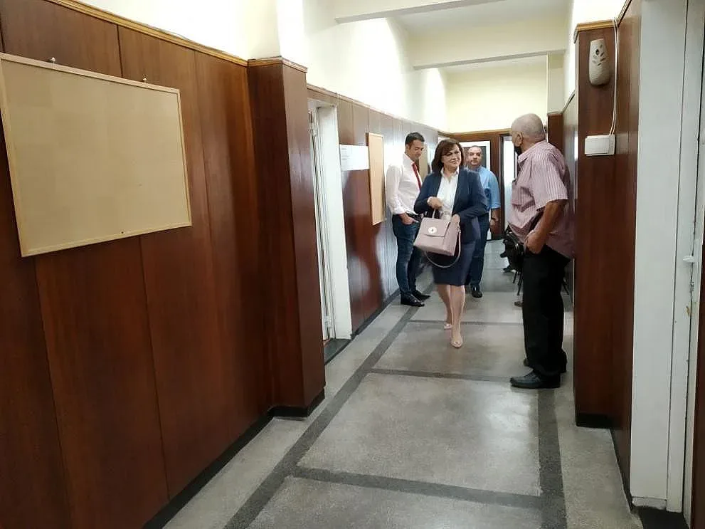 Нинова се сравни с древногръцки маратонец