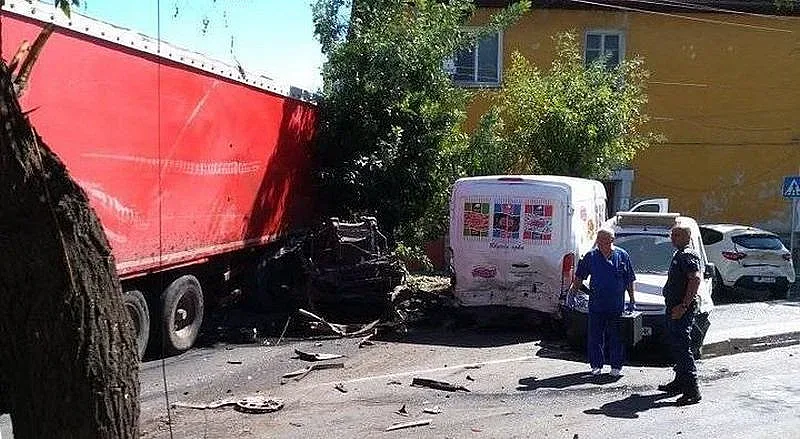 Тирът-убиец от Айтос каран от дрогиран шофьор
