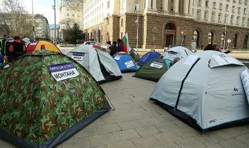 Новото лого: Протестът - от ада, рай прави