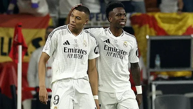 Винисиус цака Мбапе, Реал го прави №1